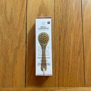 Daily Concepts Facial Drybrush